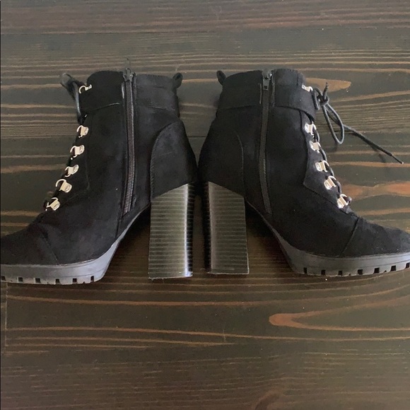 ⚠️SOLD⚠️Heeled Moto Boots - Picture 3 of 6